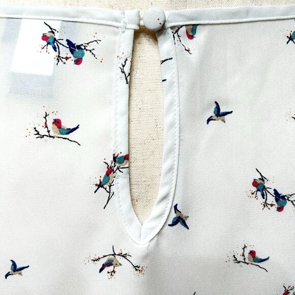 Torrid Top Women's 3 3X White Cottagecore Boho Beachy Birds Criss Cross Flutter - Picture 5 of 14